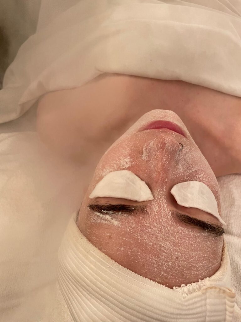 Vitamin C glow facial